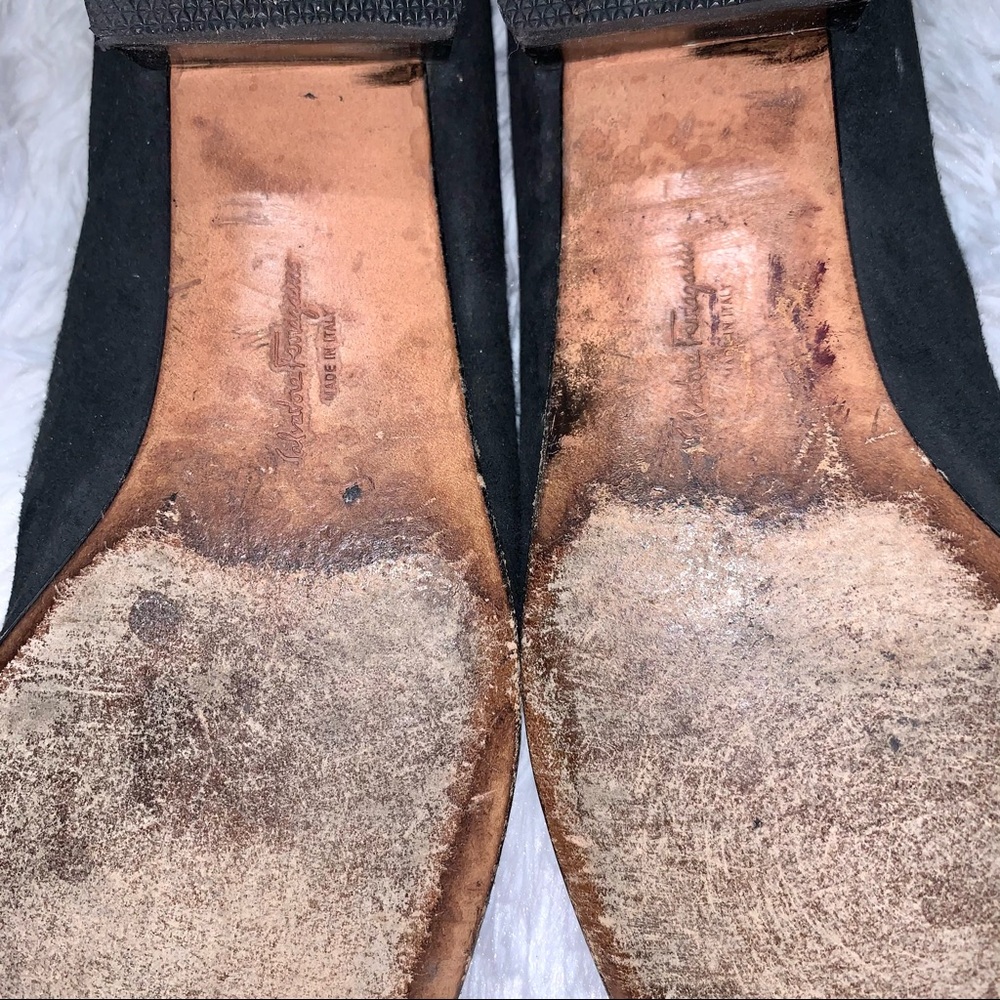 Ferragamo 8.5 AA Narrow Black Suede Low Block Heels Mary Jane Pumps - Picture 8 of 9